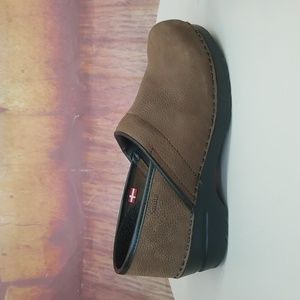 Sanita Size 40 Clogs